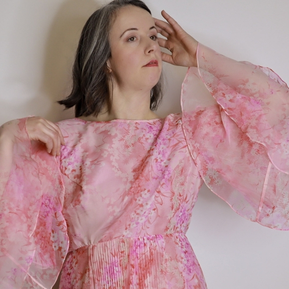 70s Pleated Floaty Long Sleeve Maxi Dress - Picture 6 of 7